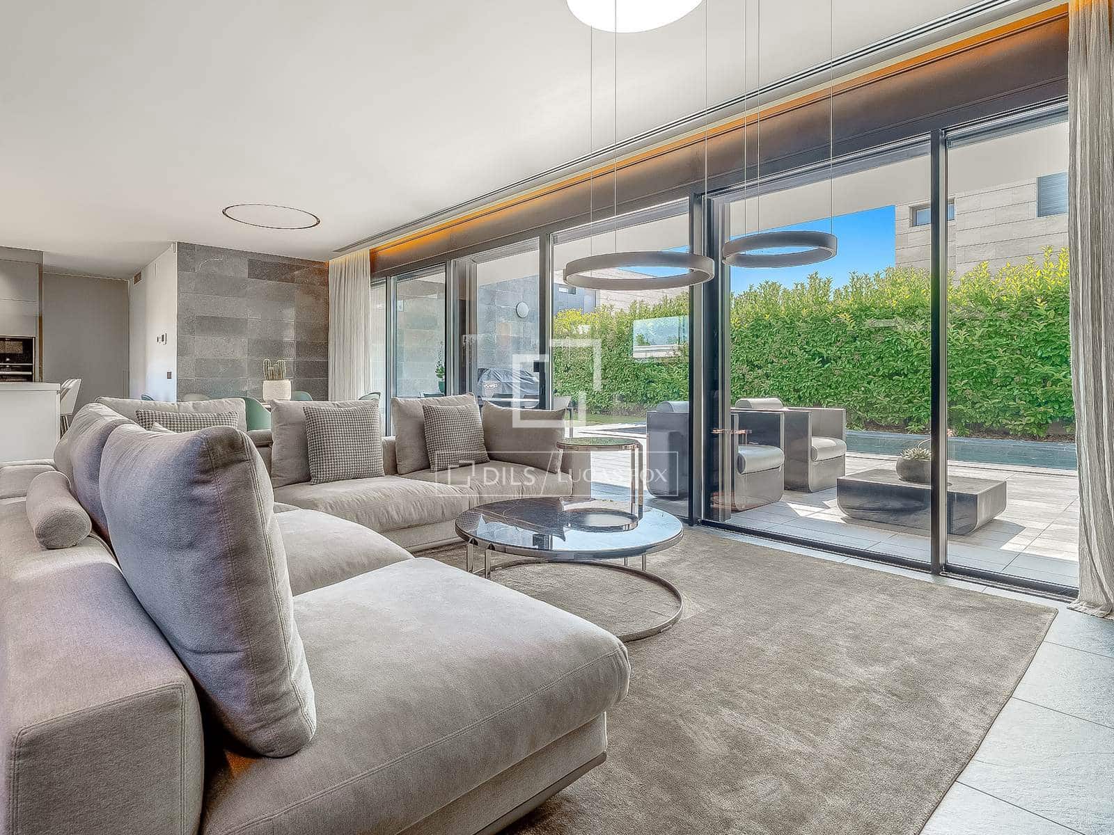 4 bedroom Villa for sale in Salou with pool garage - € 1,595,000 (Ref: 9873983)