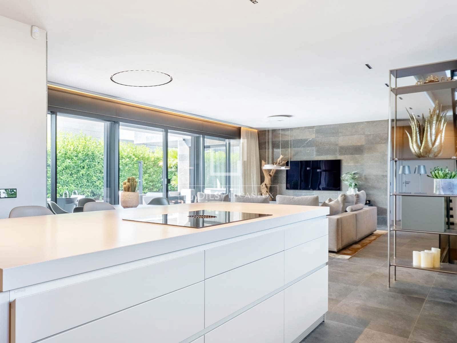 4 bedroom Villa for sale in Salou with pool garage - € 1,595,000 (Ref: 9873983)