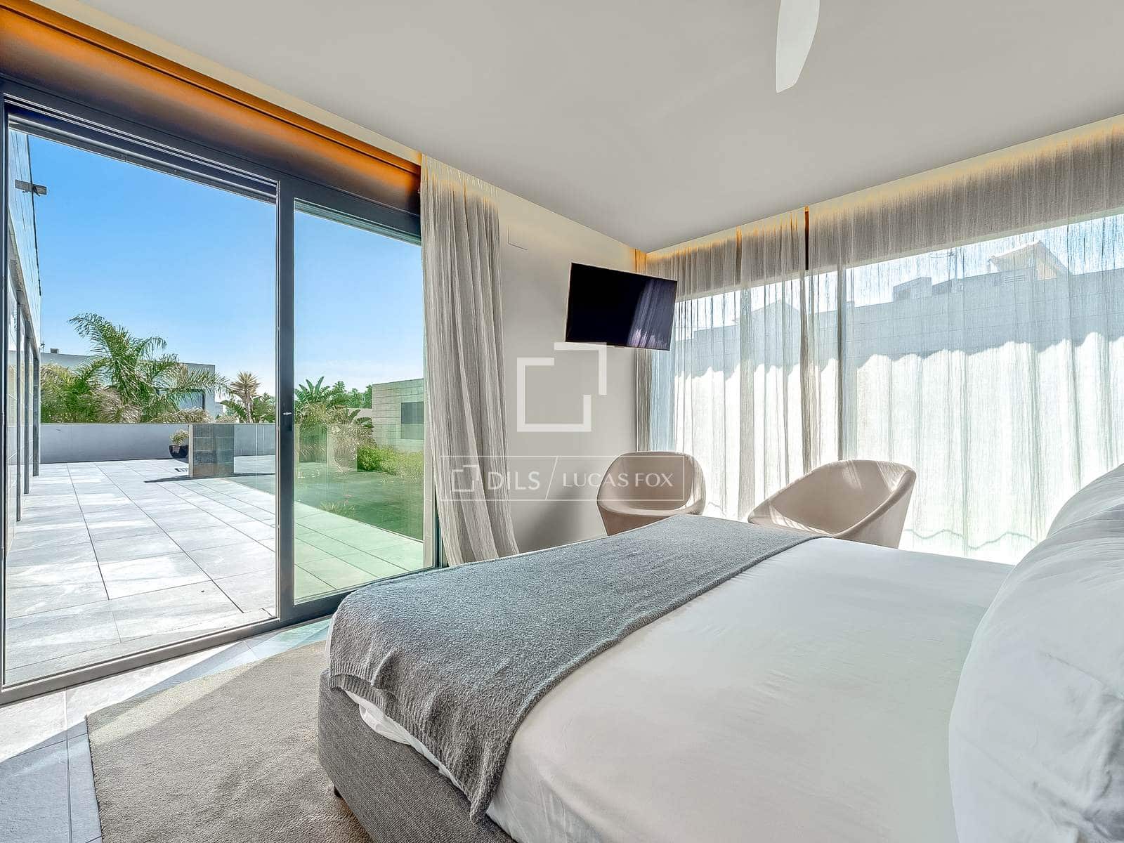 4 bedroom Villa for sale in Salou with pool garage - € 1,595,000 (Ref: 9873983)