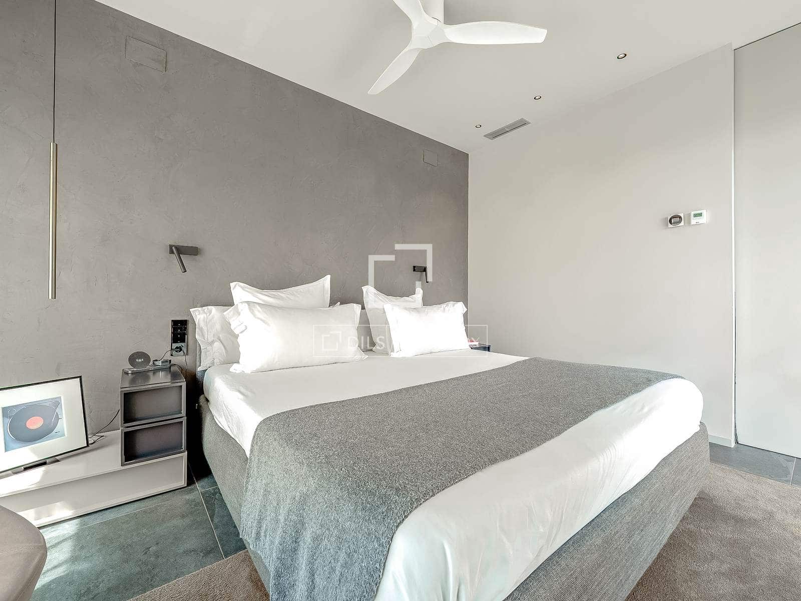 4 bedroom Villa for sale in Salou with pool garage - € 1,595,000 (Ref: 9873983)