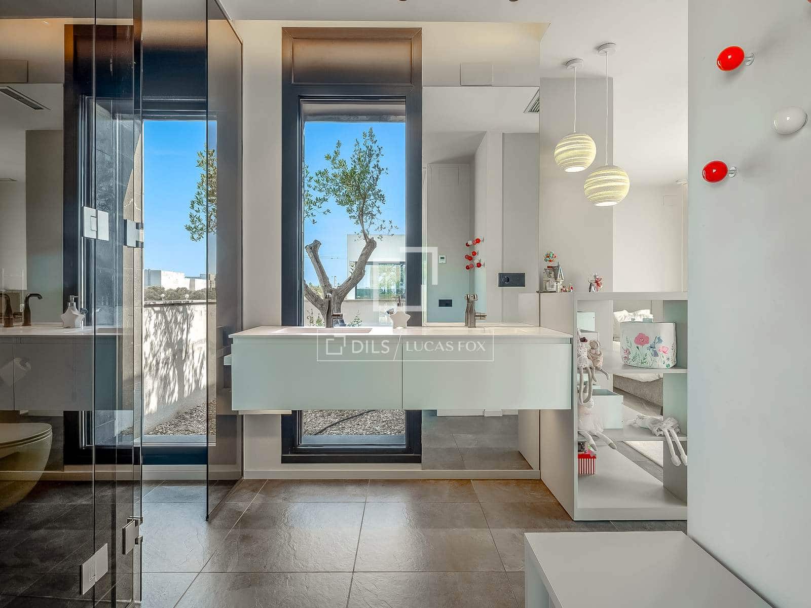 4 bedroom Villa for sale in Salou with pool garage - € 1,595,000 (Ref: 9873983)