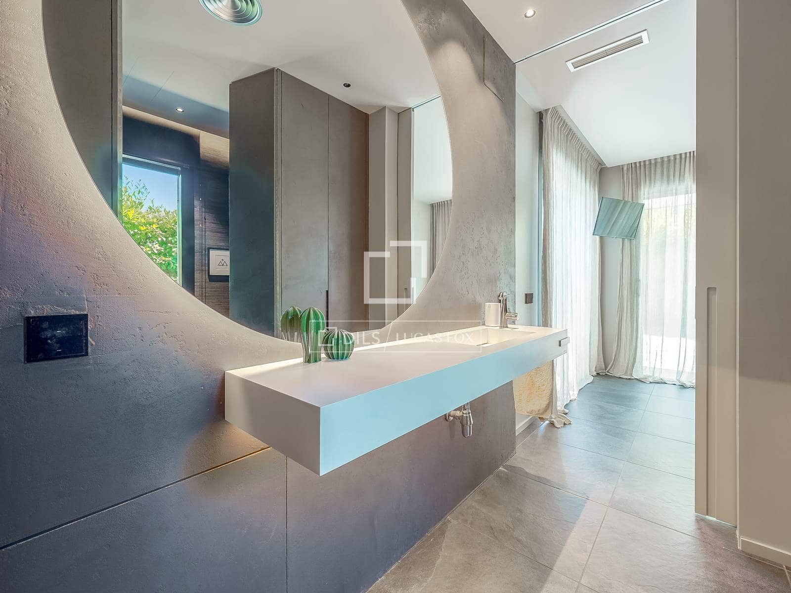 4 bedroom Villa for sale in Salou with pool garage - € 1,595,000 (Ref: 9873983)
