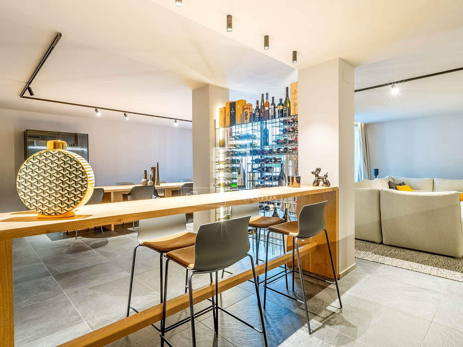 4 bedroom Villa for sale in Salou with pool garage - € 1,595,000 (Ref: 9873983)