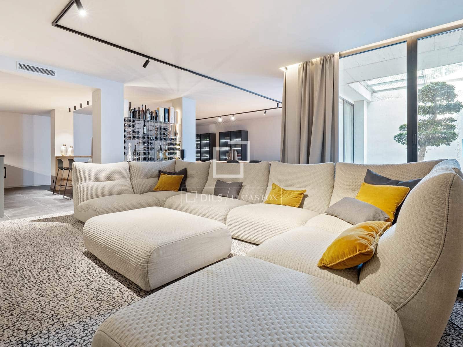 4 bedroom Villa for sale in Salou with pool garage - € 1,595,000 (Ref: 9873983)
