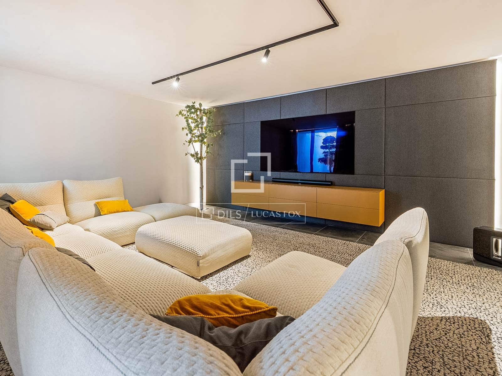 4 bedroom Villa for sale in Salou with pool garage - € 1,595,000 (Ref: 9873983)