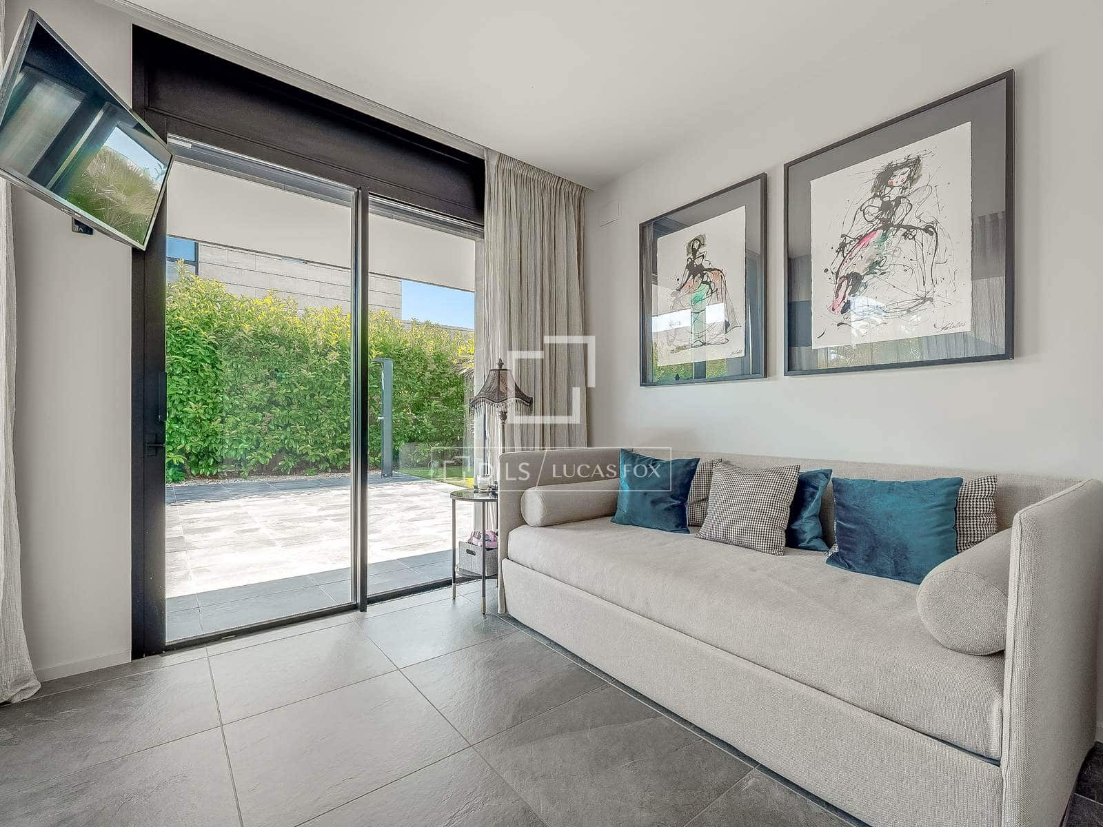 4 bedroom Villa for sale in Salou with pool garage - € 1,595,000 (Ref: 9873983)