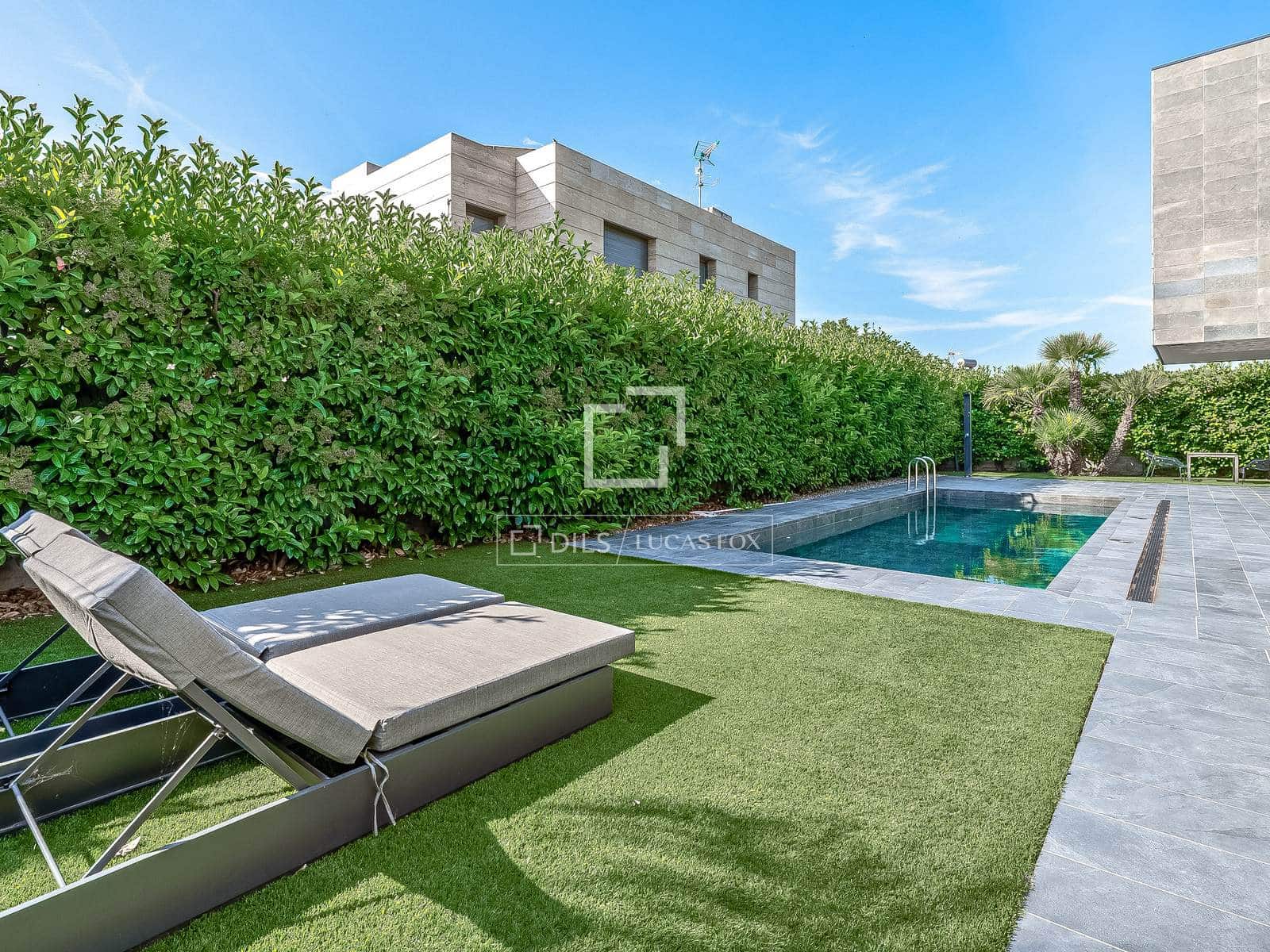 4 bedroom Villa for sale in Salou with pool garage - € 1,595,000 (Ref: 9873983)