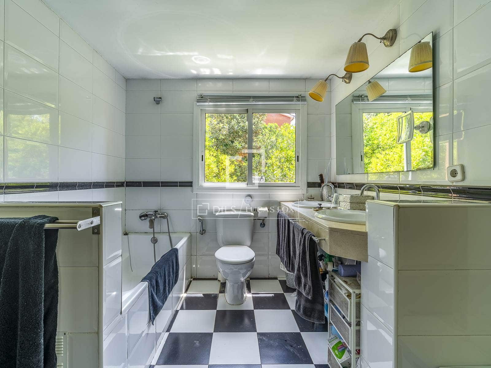 5 soverom Villa til salgs i Barcelona by med svømmebasseng garasje - € 1 800 000 (Ref: 9874169)