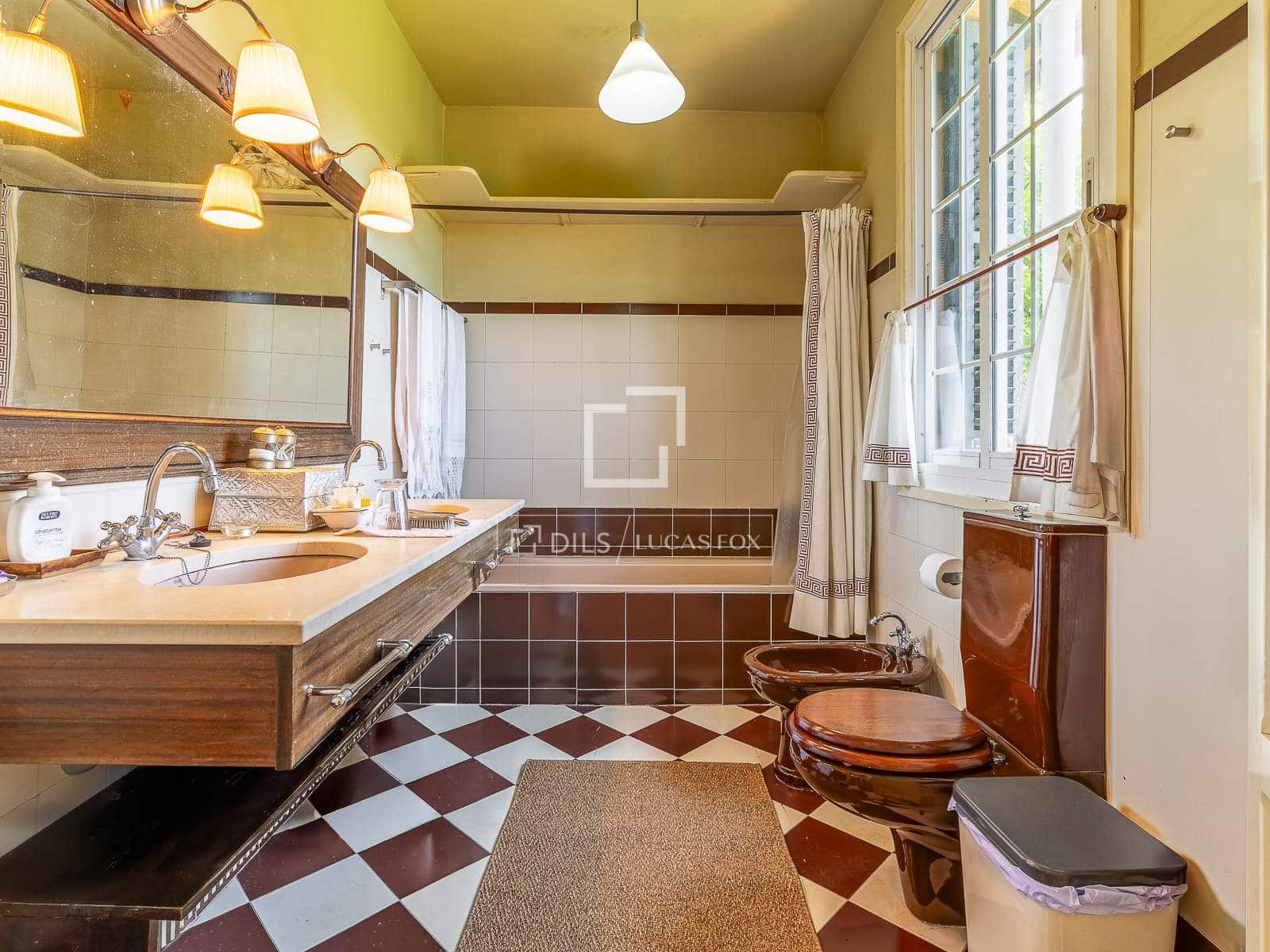 5 soverom Villa til salgs i Barcelona by med svømmebasseng garasje - € 1 800 000 (Ref: 9874169)