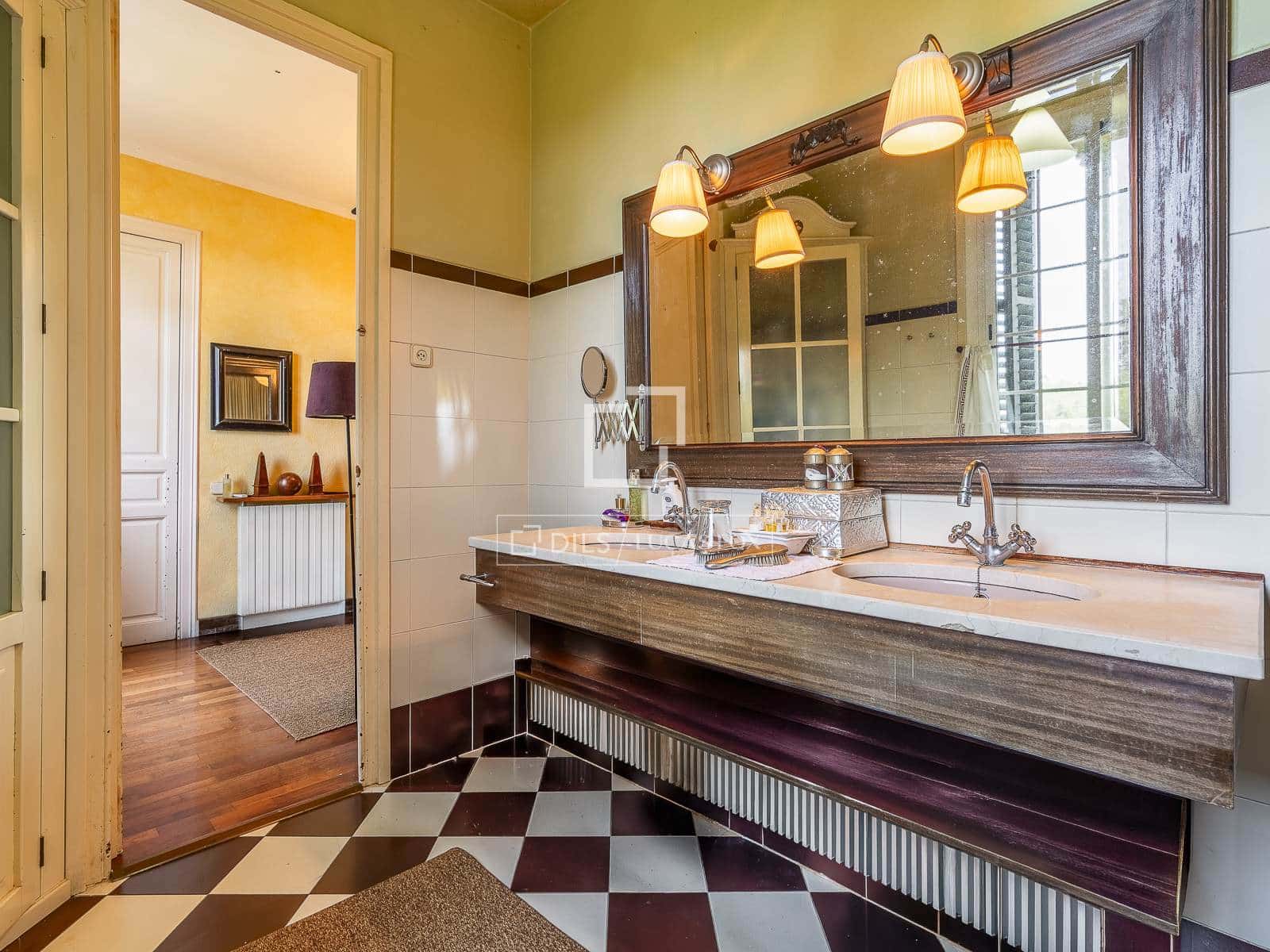 5 soverom Villa til salgs i Barcelona by med svømmebasseng garasje - € 1 800 000 (Ref: 9874169)