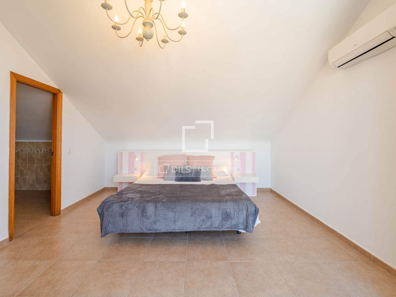 4 soveværelse Villa til salg i Cullera med swimmingpool garage - € 400.000 (Ref: 9875305)