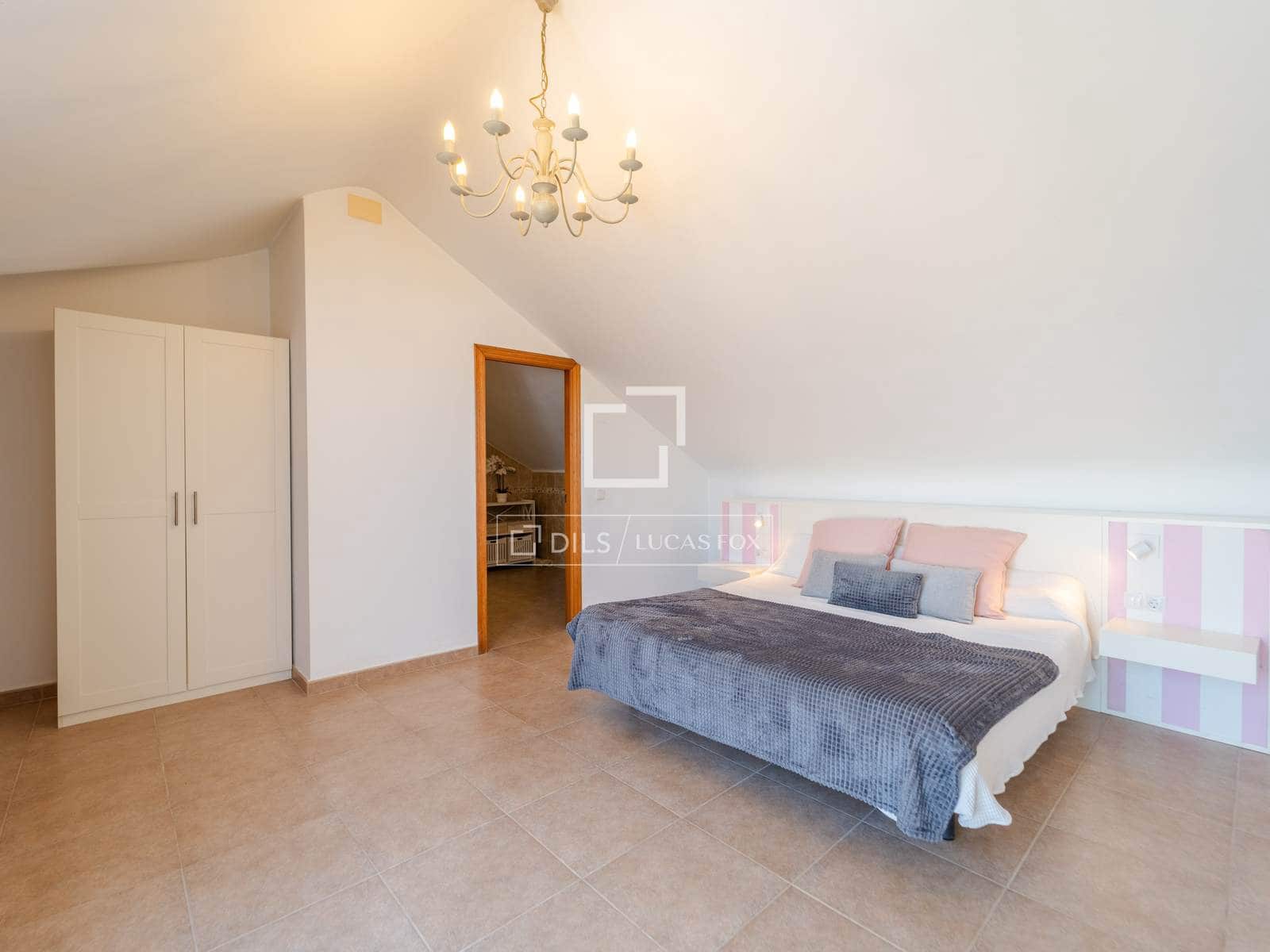 4 soveværelse Villa til salg i Cullera med swimmingpool garage - € 400.000 (Ref: 9875305)