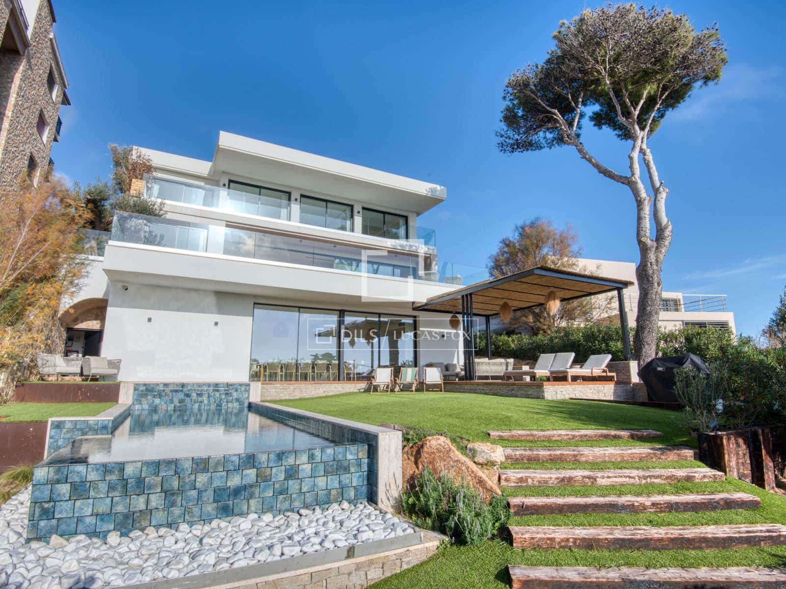6 bedroom Villa for sale in Sant Feliu de Guixols with pool garage - € 3,980,000 (Ref: 9875624)