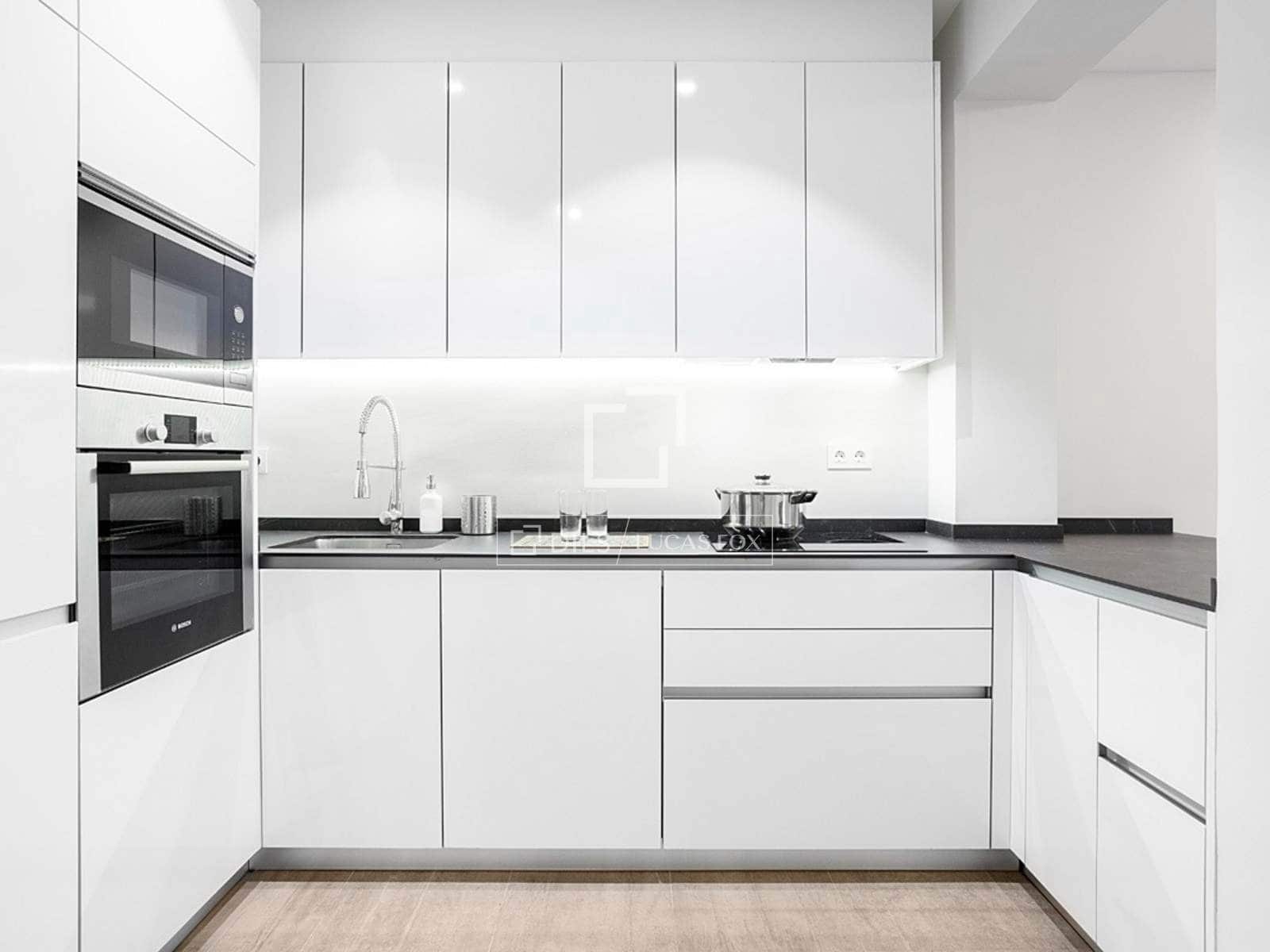 2 soveværelse Lejlighed til leje i Madrid by - € 3.100 (Ref: 9877436)