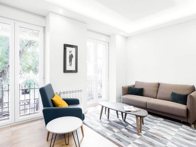 2 soveværelse Lejlighed til leje i Almagro, Madrid by - € 3.100 (Ref: 9877436)