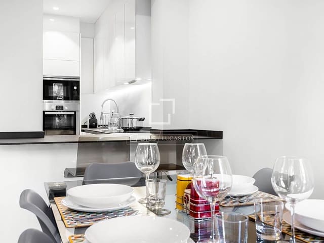 2 soveværelse Lejlighed til leje i Almagro, Madrid by - € 3.100 (Ref: 9877436)