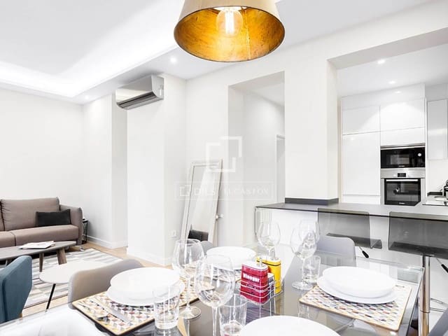 2 soveværelse Lejlighed til leje i Almagro, Madrid by - € 3.100 (Ref: 9877436)