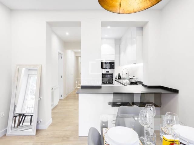 2 soveværelse Lejlighed til leje i Almagro, Madrid by - € 3.100 (Ref: 9877436)