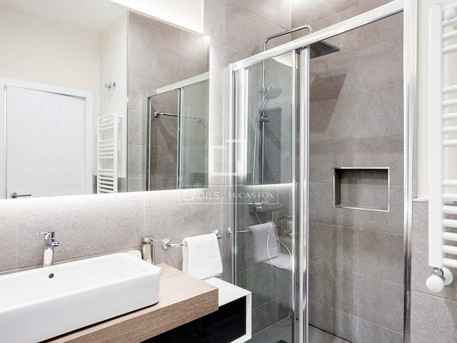 2 soveværelse Lejlighed til leje i Madrid by - € 3.100 (Ref: 9877436)