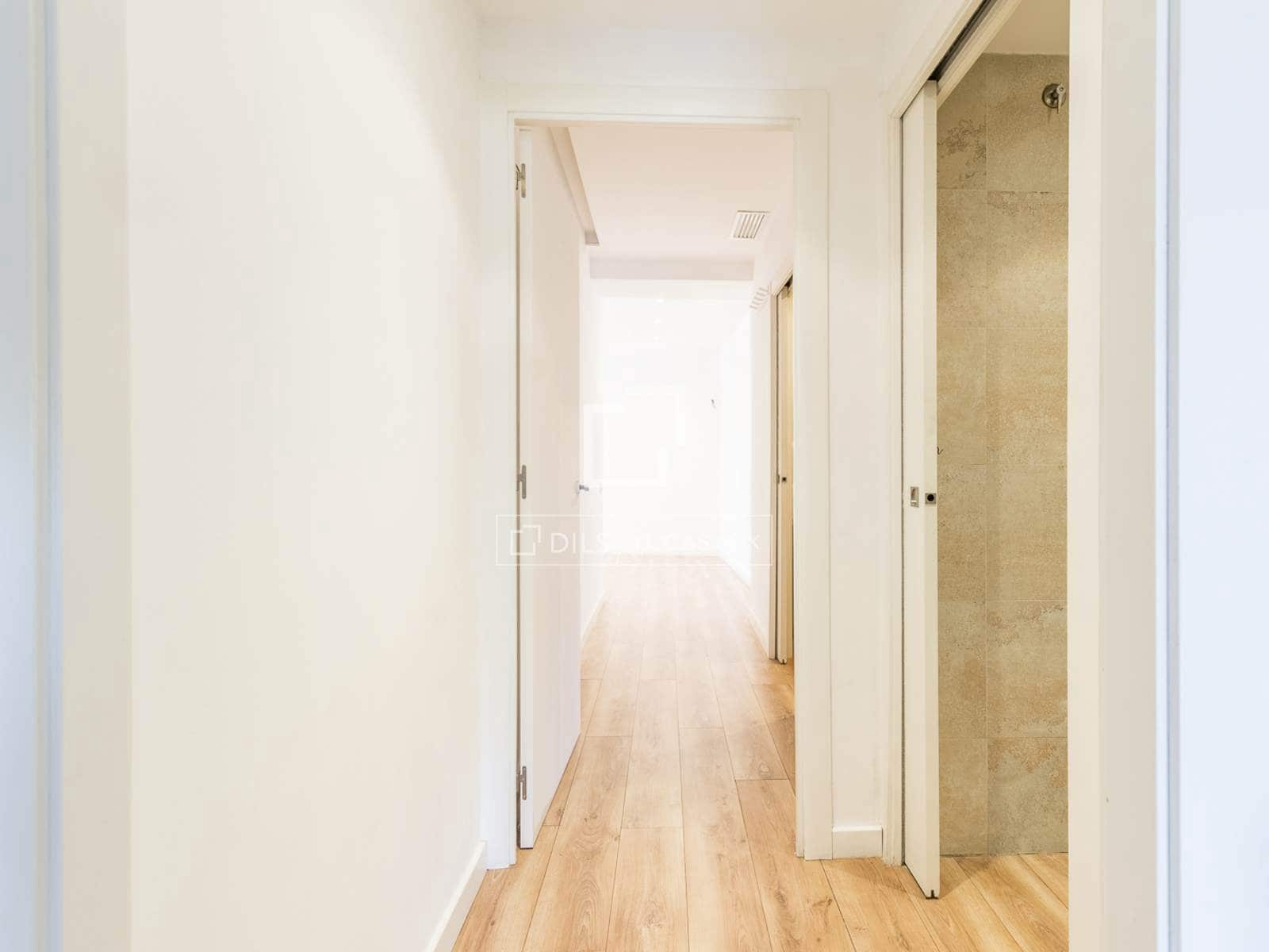 3 soveværelse Lejlighed til salg i Barcelona by - € 890.000 (Ref: 9879486)