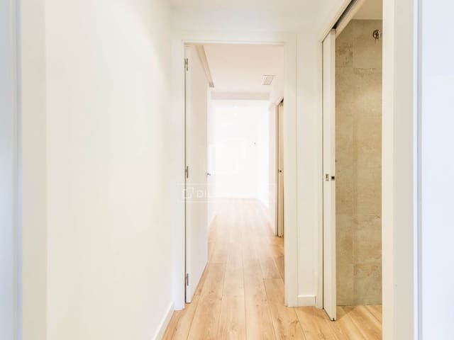 3 soveværelse Lejlighed til salg i Barcelona by - € 890.000 (Ref: 9879486)