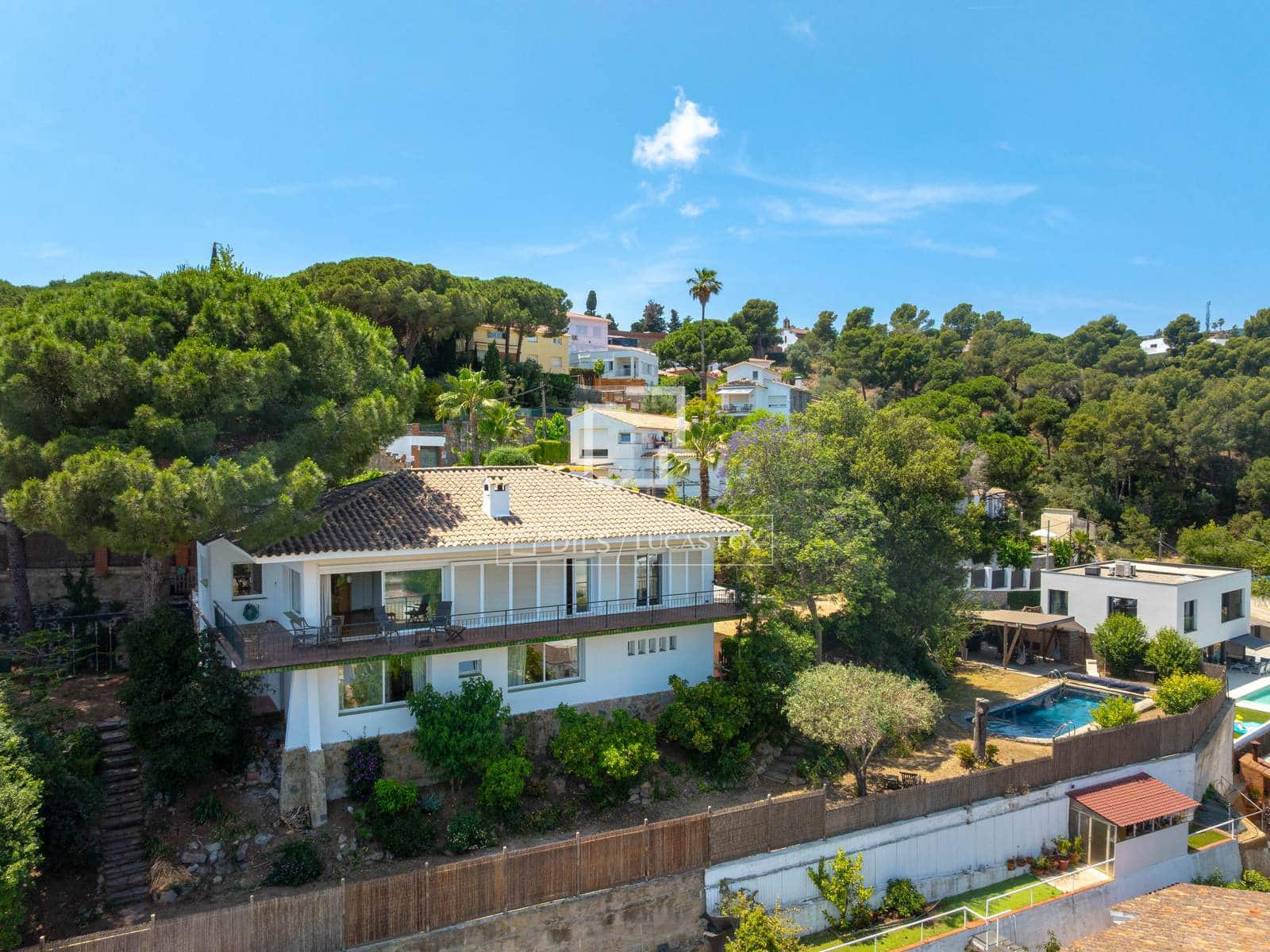 4 soveværelse Villa til salg i Cabrils med garage - € 980.000 (Ref: 9879854)