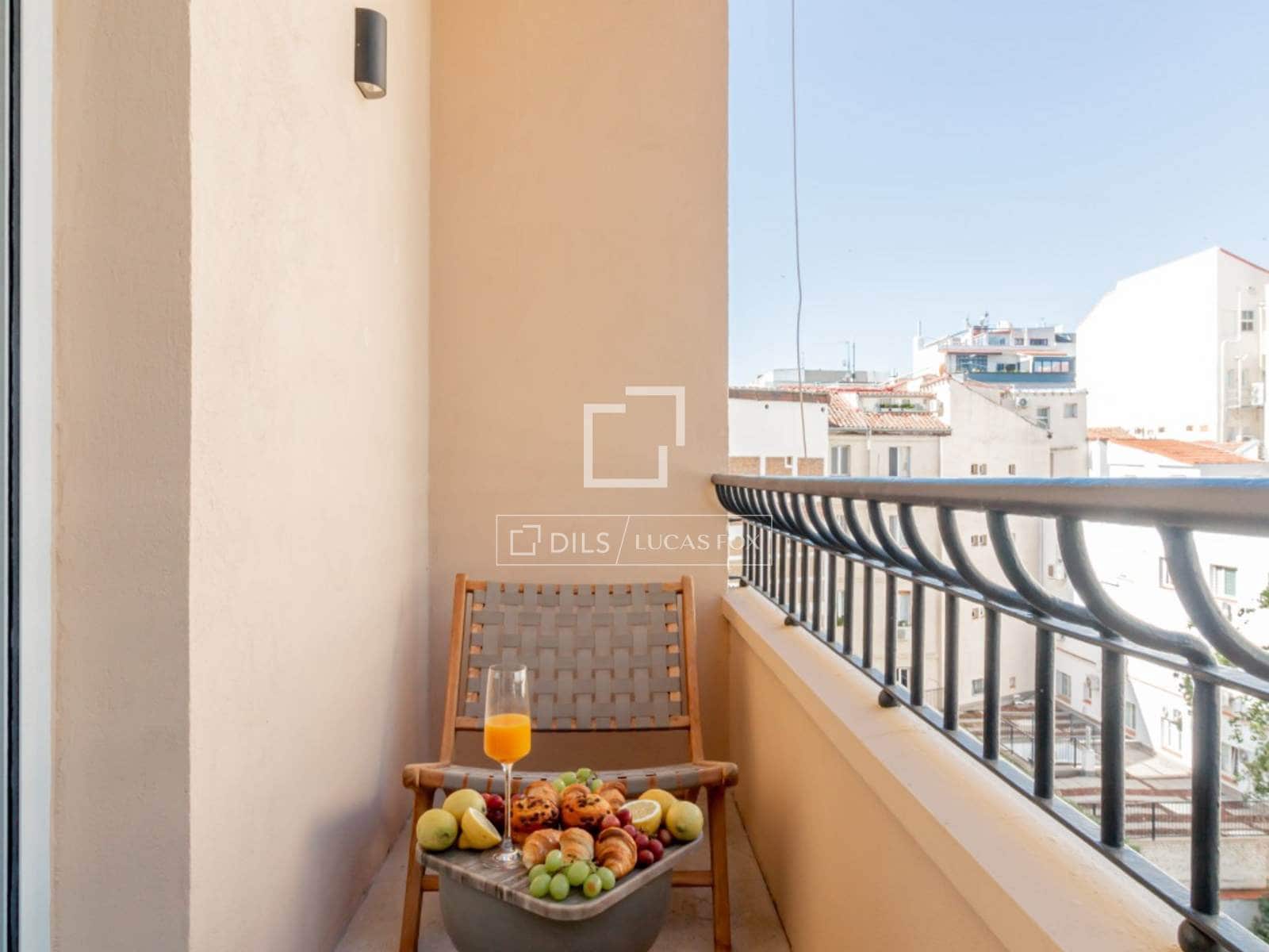 2 soveværelse Lejlighed til leje i Madrid by - € 5.700 (Ref: 9879856)