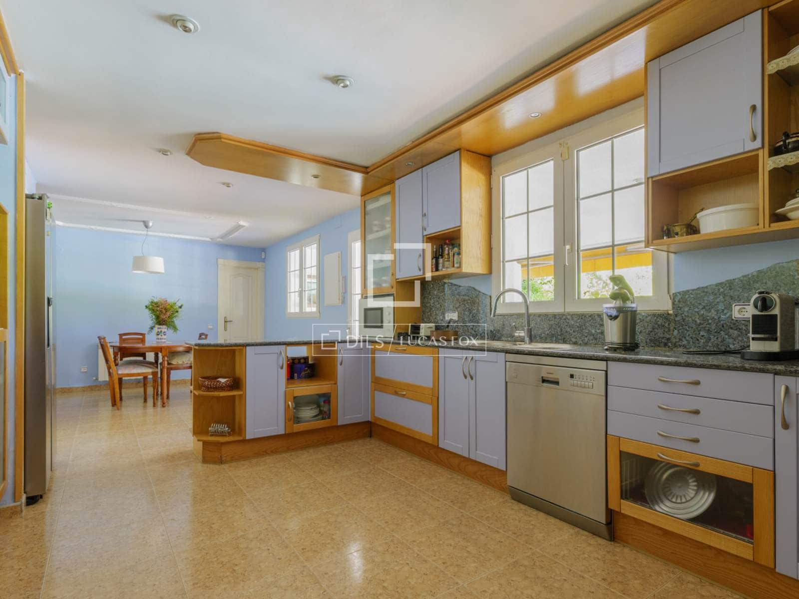 Chalet de 6 habitaciones en Pozuelo de Alarcón en venta con piscina garaje - 2.421.000 € (Ref: 9879857)