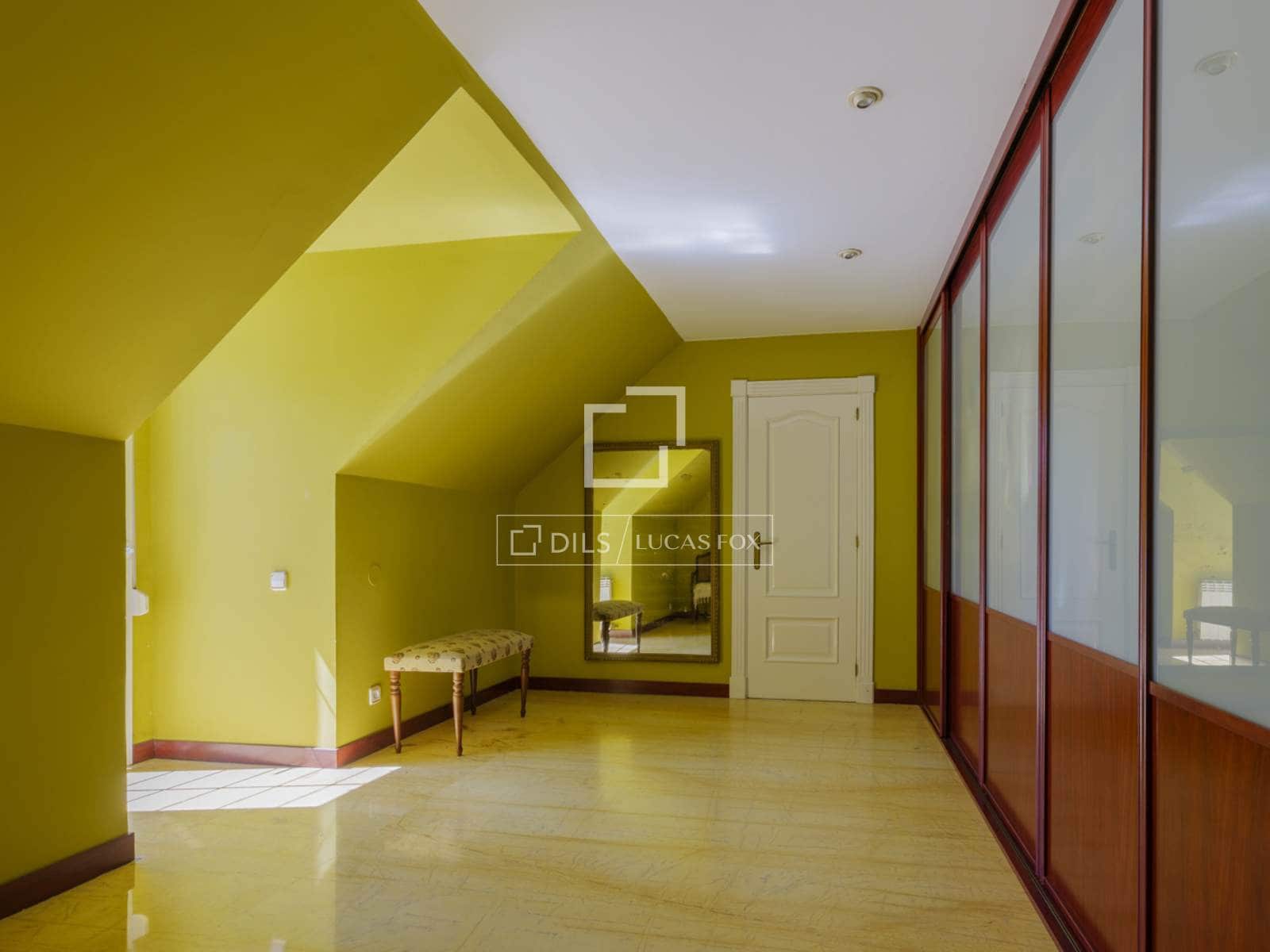 Chalet de 6 habitaciones en Pozuelo de Alarcón en venta con piscina garaje - 2.421.000 € (Ref: 9879857)