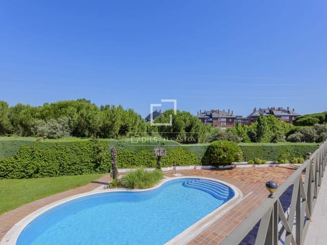 Chalet de 6 habitaciones en Pozuelo de Alarcón en venta con piscina garaje - 2.421.000 € (Ref: 9879857)