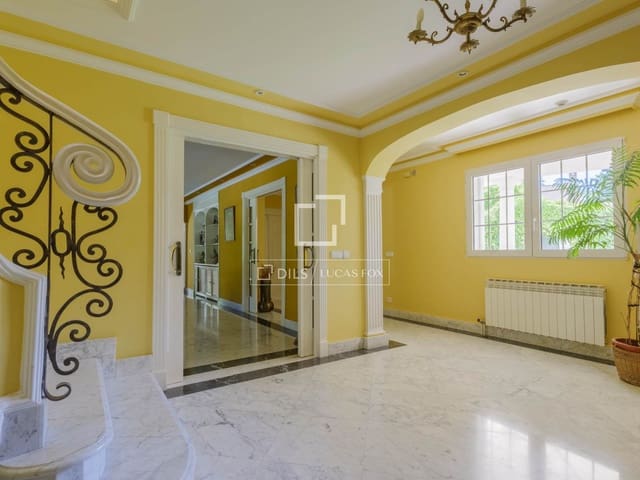 Chalet de 6 habitaciones en Pozuelo de Alarcón en venta con piscina garaje - 2.421.000 € (Ref: 9879857)