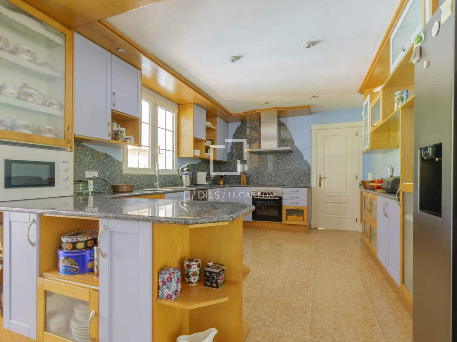 Chalet de 6 habitaciones en Pozuelo de Alarcón en venta con piscina garaje - 2.421.000 € (Ref: 9879857)