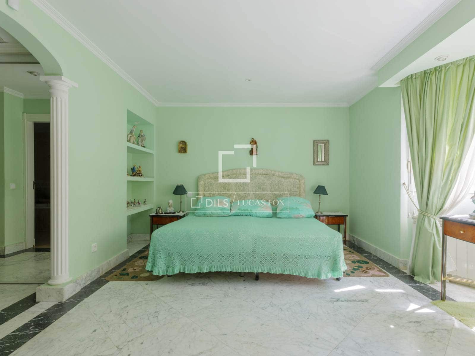 Chalet de 6 habitaciones en Pozuelo de Alarcón en venta con piscina garaje - 2.421.000 € (Ref: 9879857)