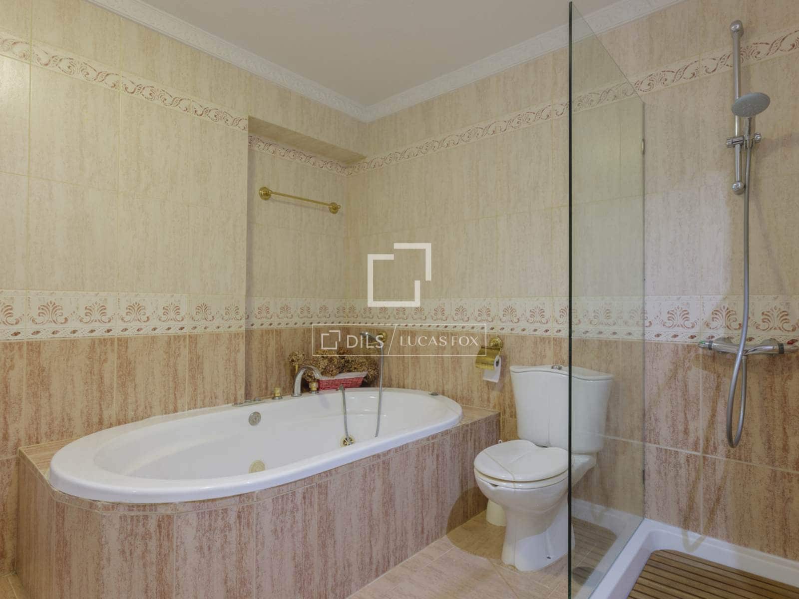 Chalet de 6 habitaciones en Pozuelo de Alarcón en venta con piscina garaje - 2.421.000 € (Ref: 9879857)