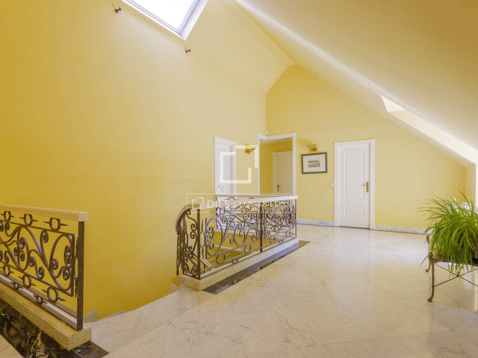 Chalet de 6 habitaciones en Pozuelo de Alarcón en venta con piscina garaje - 2.421.000 € (Ref: 9879857)