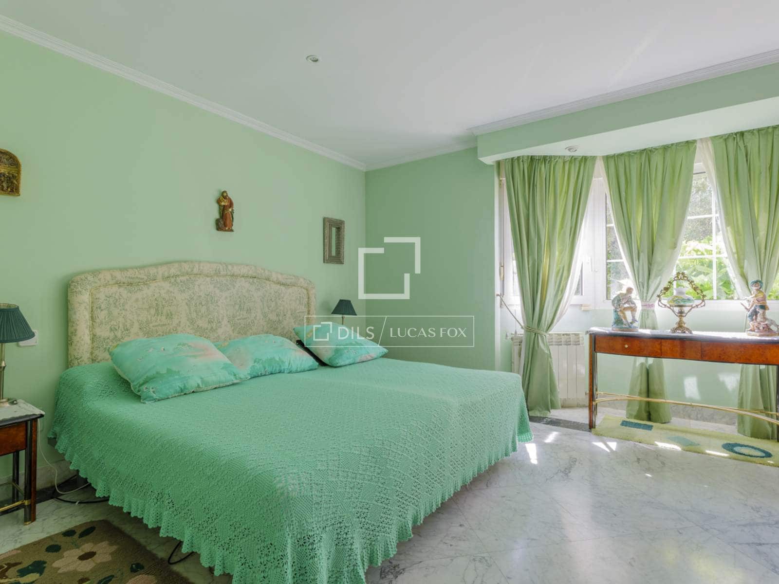 Chalet de 6 habitaciones en Pozuelo de Alarcón en venta con piscina garaje - 2.421.000 € (Ref: 9879857)