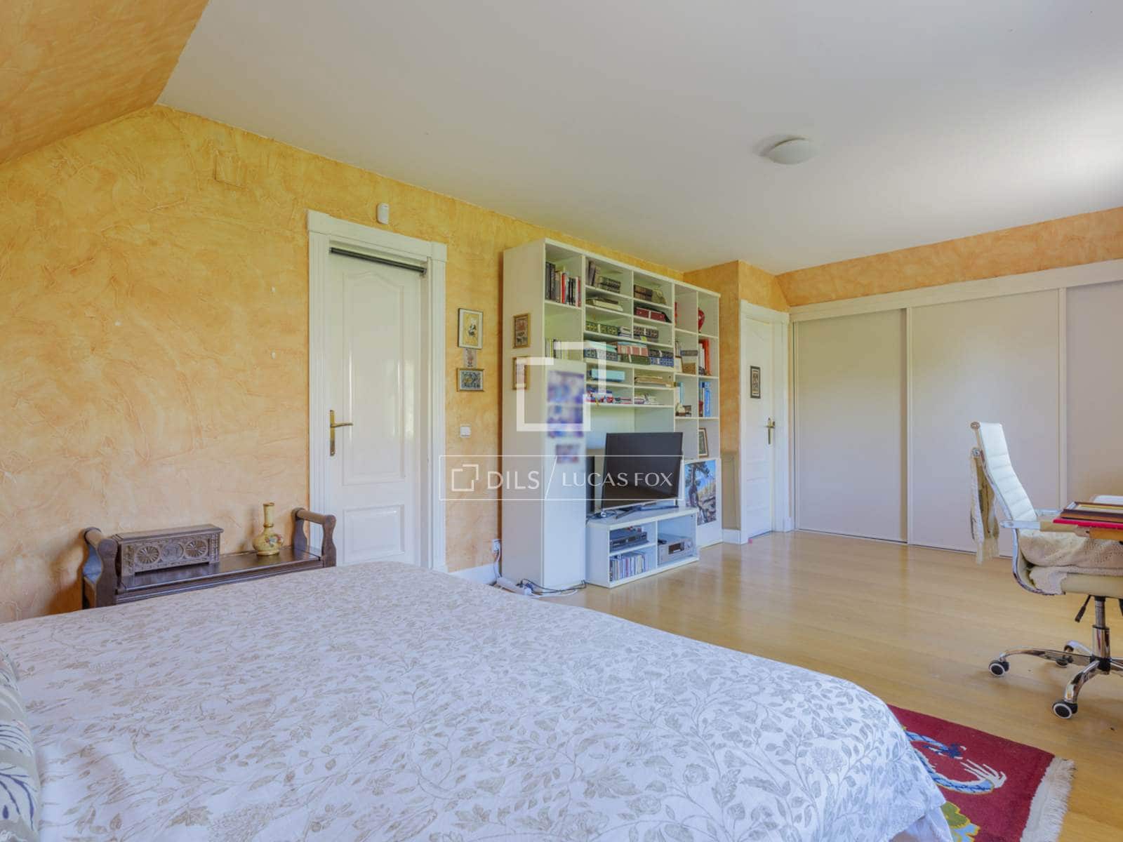 Chalet de 6 habitaciones en Pozuelo de Alarcón en venta con piscina garaje - 2.421.000 € (Ref: 9879857)