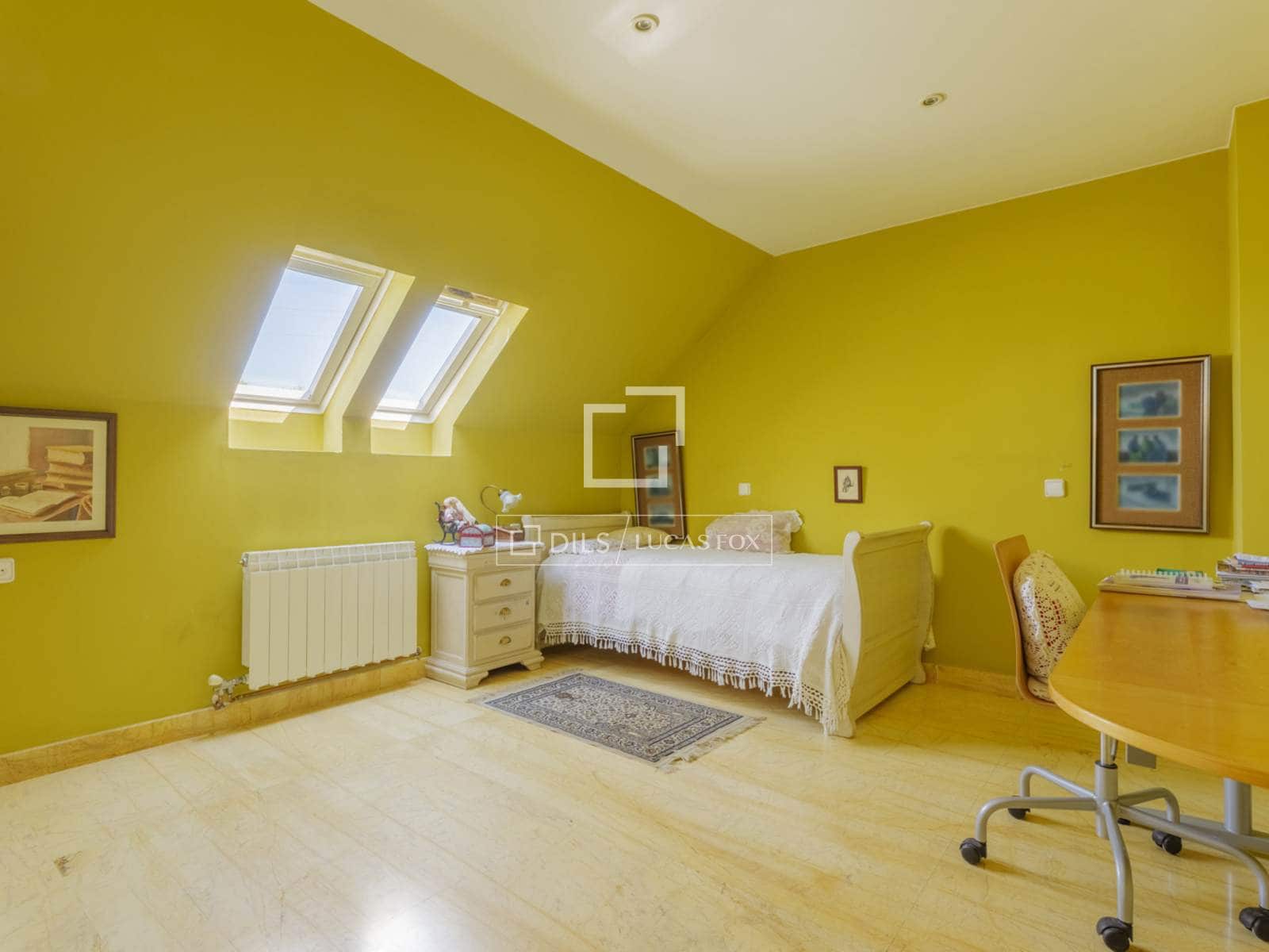 Chalet de 6 habitaciones en Pozuelo de Alarcón en venta con piscina garaje - 2.421.000 € (Ref: 9879857)