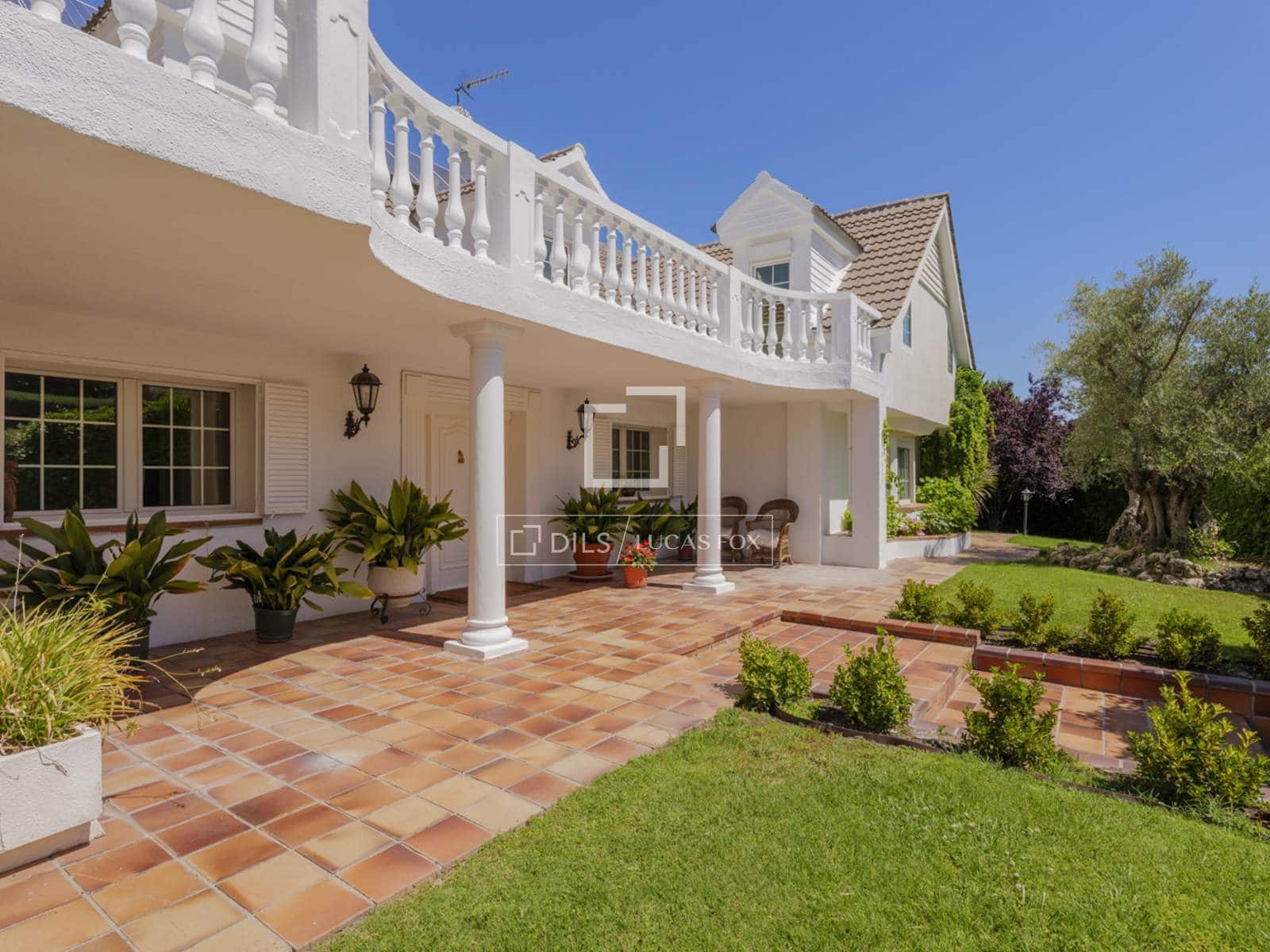 Chalet de 6 habitaciones en Pozuelo de Alarcón en venta con piscina garaje - 2.421.000 € (Ref: 9879857)