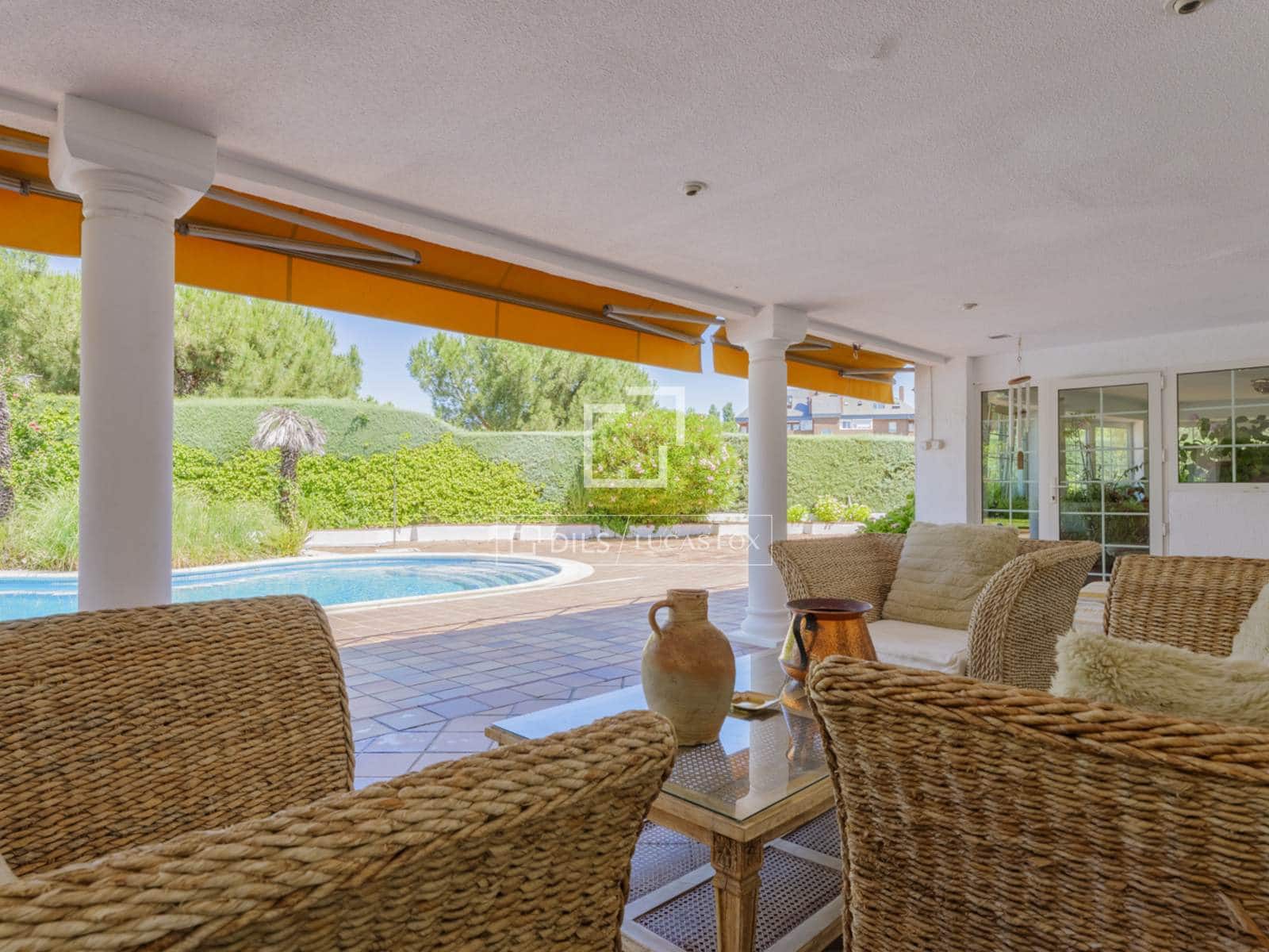Chalet de 6 habitaciones en Pozuelo de Alarcón en venta con piscina garaje - 2.421.000 € (Ref: 9879857)