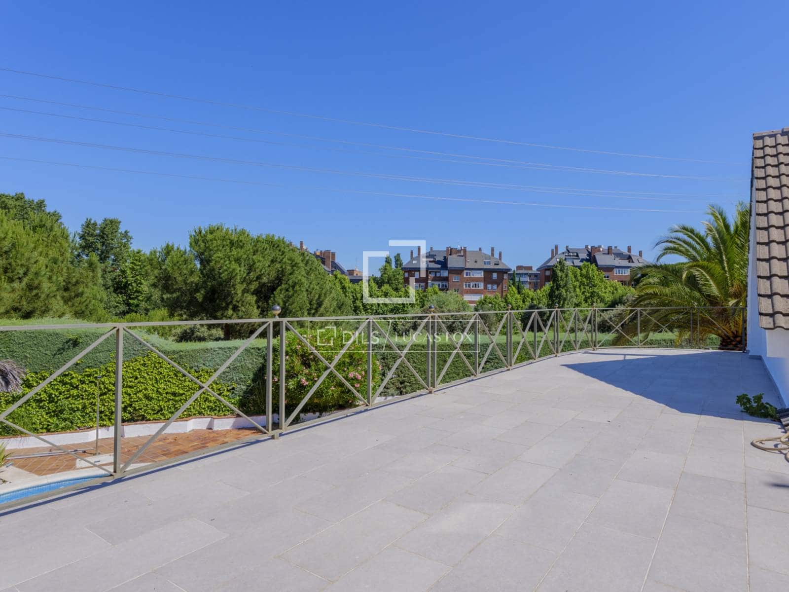 Chalet de 6 habitaciones en Pozuelo de Alarcón en venta con piscina garaje - 2.421.000 € (Ref: 9879857)