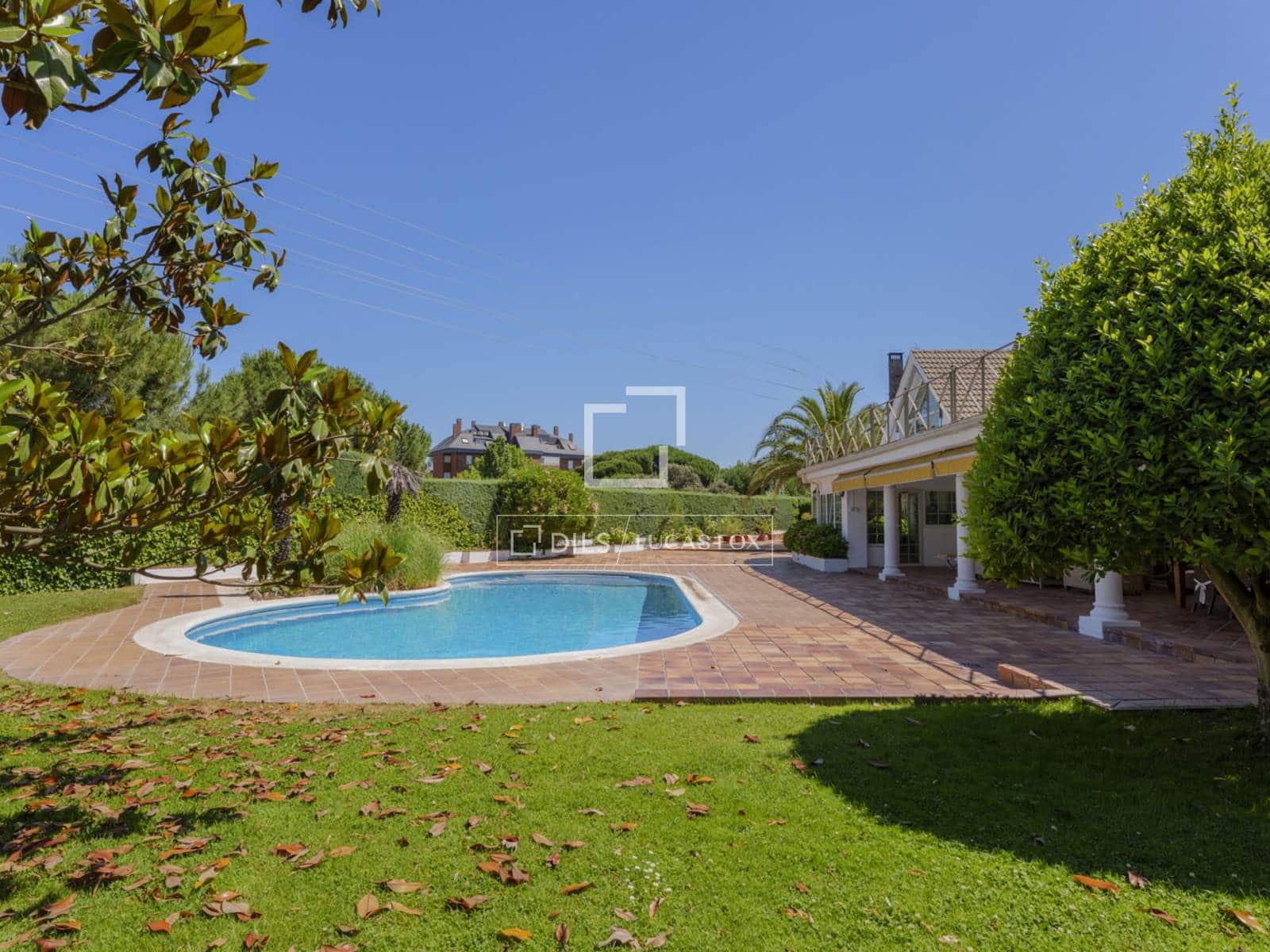 Chalet de 6 habitaciones en Pozuelo de Alarcón en venta con piscina garaje - 2.421.000 € (Ref: 9879857)