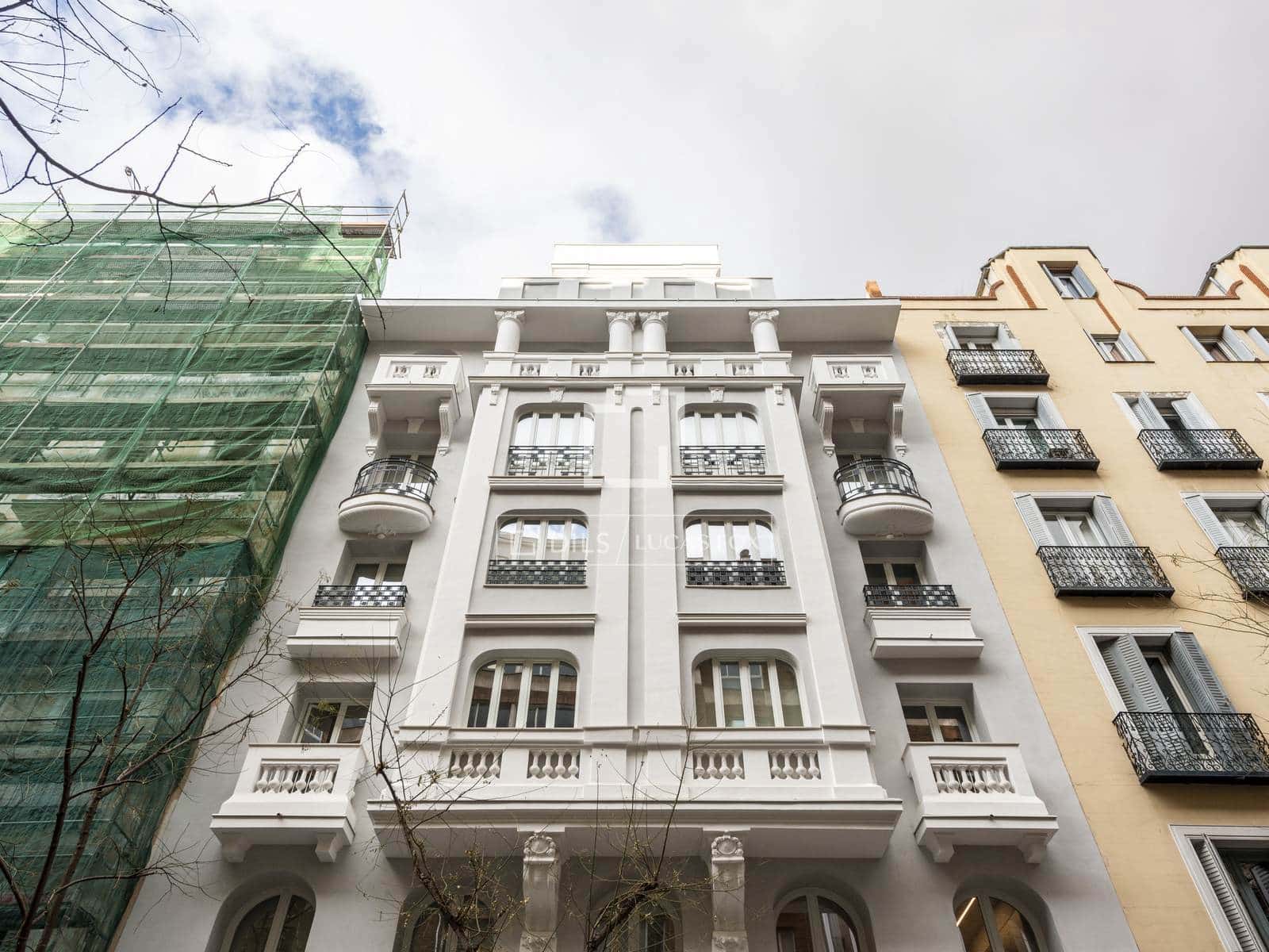 2 bedroom Apartment for rent in Madrid city with pool - € 3,300 (Ref: 9879996)
