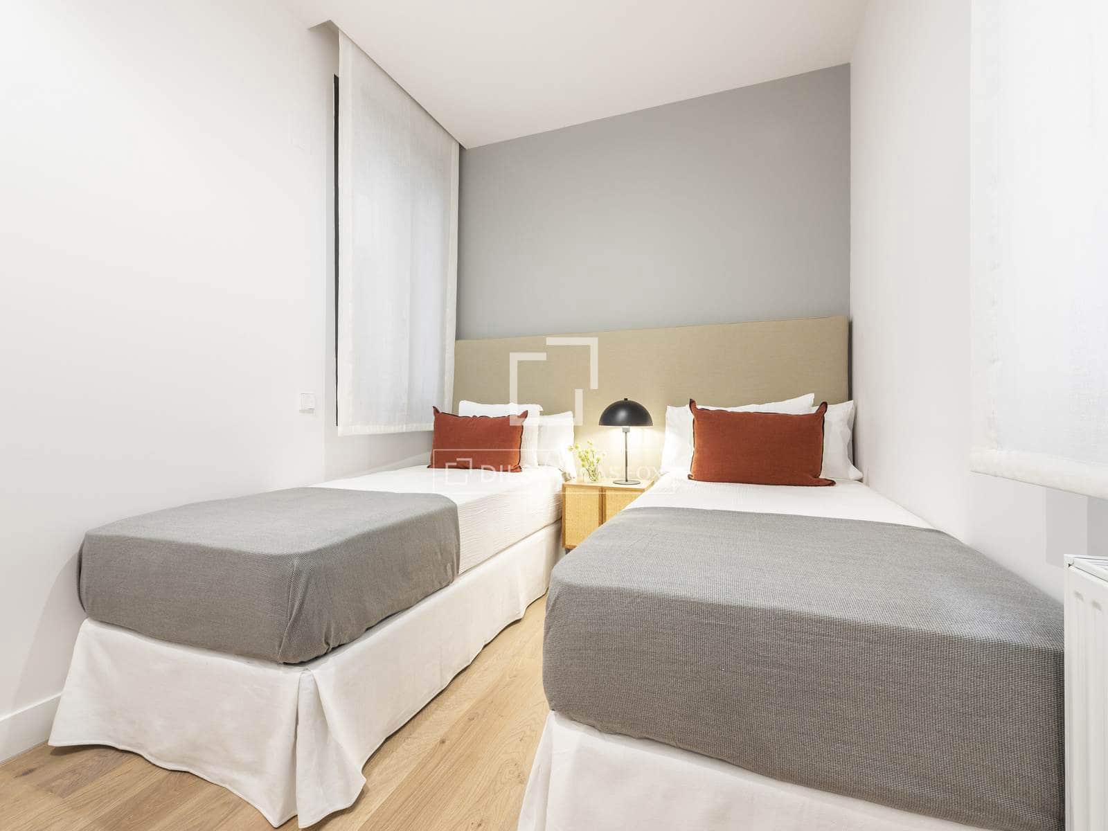 2 bedroom Apartment for rent in Madrid city with pool - € 3,300 (Ref: 9879996)