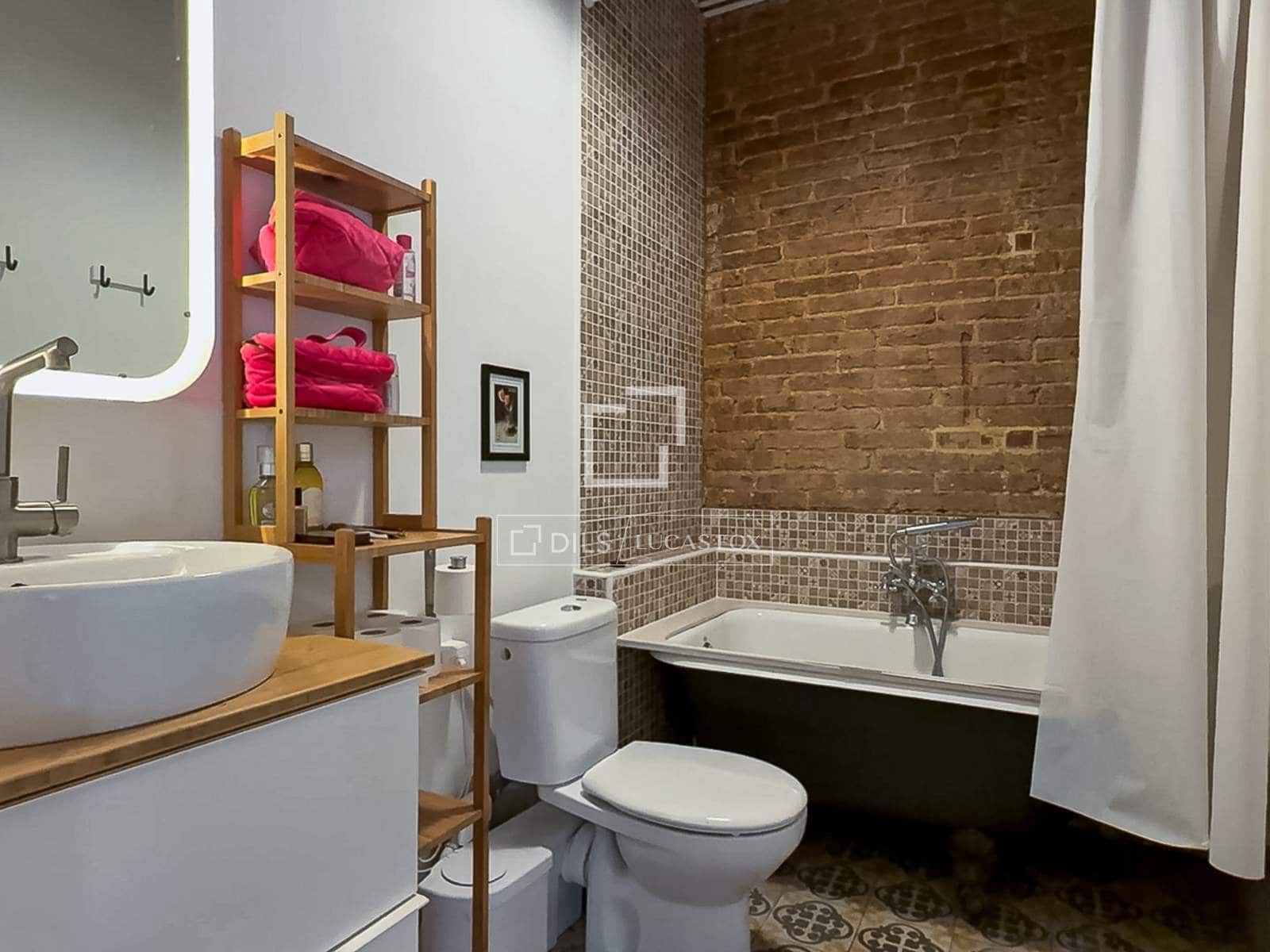 Lägenhet att hyra i Barcelona stad - 1 800 € (Ref: 9879998)