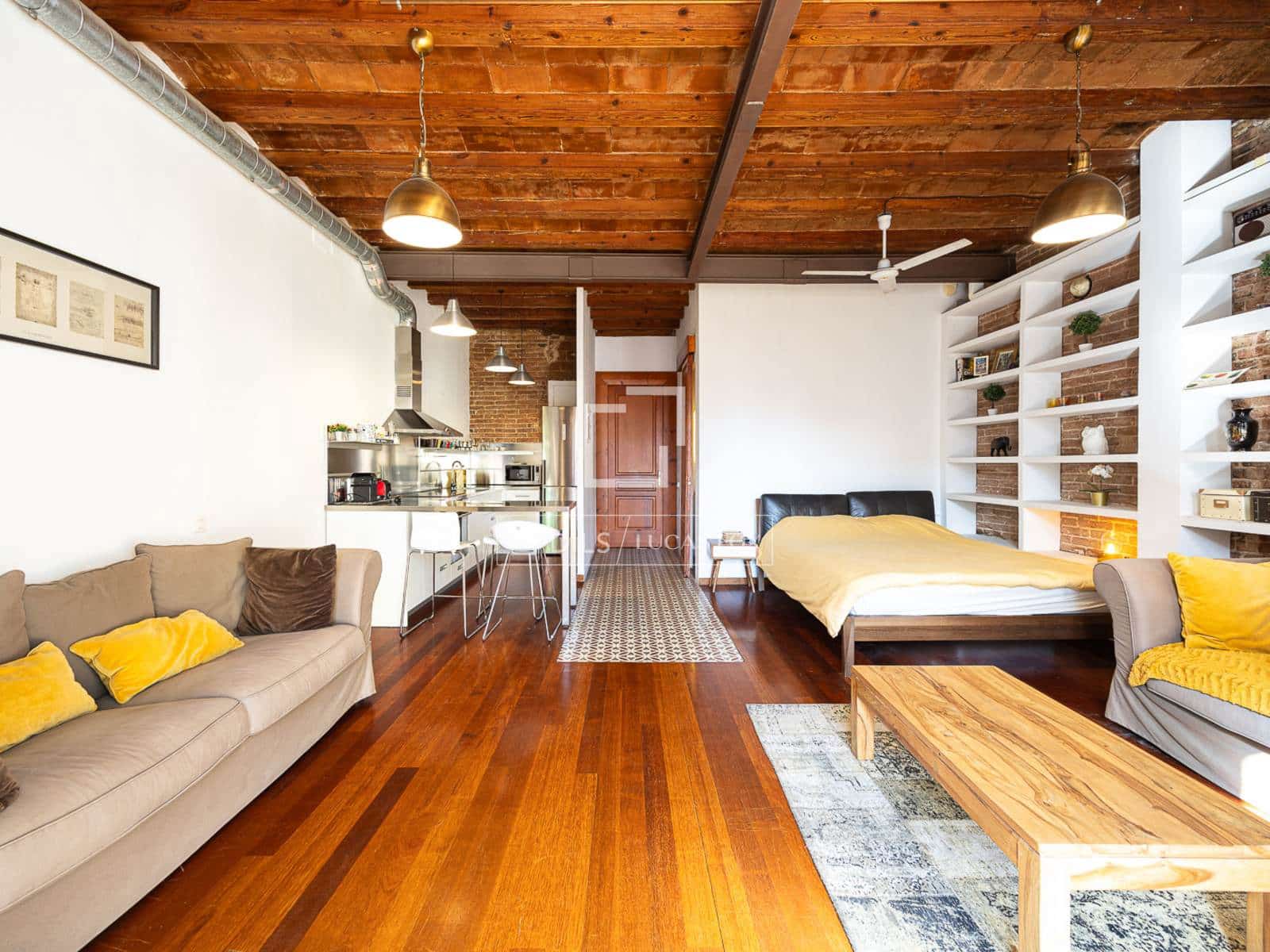 Lägenhet att hyra i Barcelona stad - 1 800 € (Ref: 9879998)