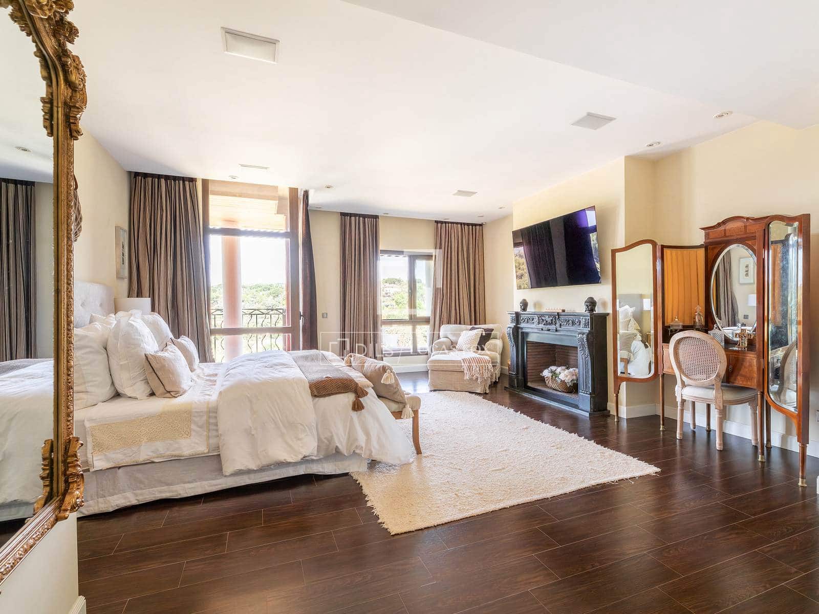 6 soverom Villa til salgs i Las Rozas de Madrid med svømmebasseng garasje - € 3 400 000 (Ref: 9880292)