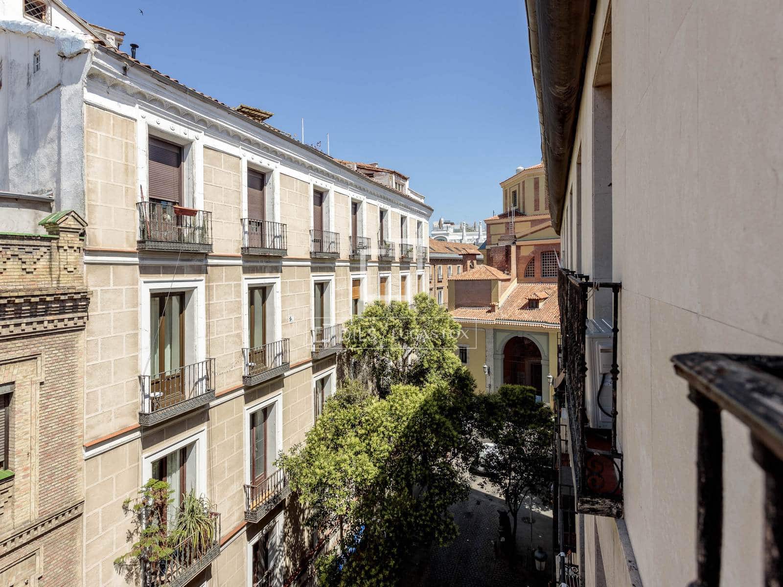 2 bedroom Apartment for rent in Madrid city - € 2,300 (Ref: 9882579)