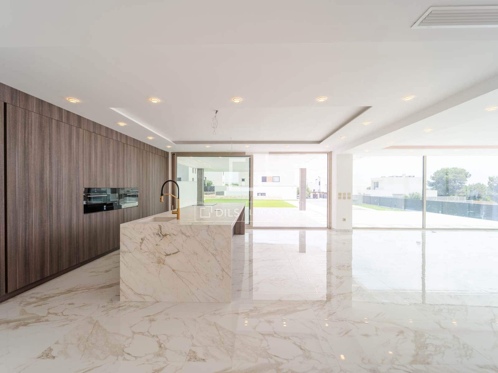 7 slaapkamer Villa te koop in Torrent met zwembad garage - € 1.495.000 (Ref: 9882581)