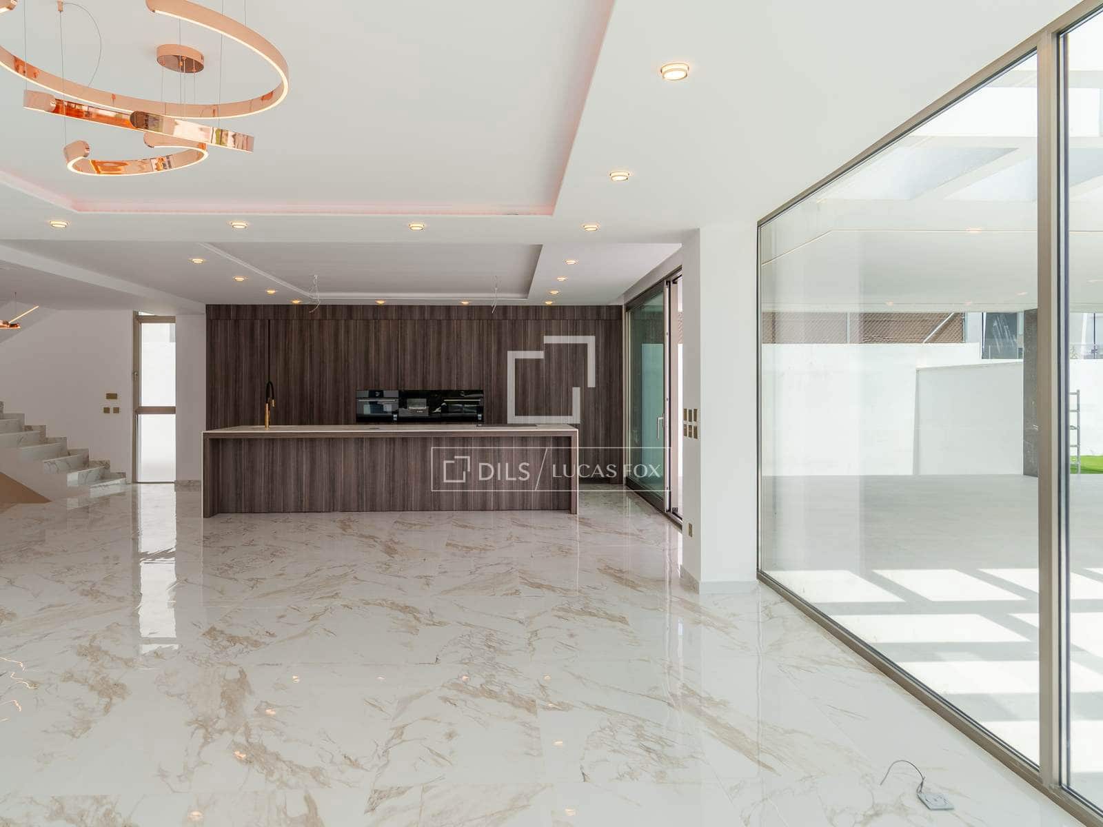 7 slaapkamer Villa te koop in Torrent met zwembad garage - € 1.495.000 (Ref: 9882581)